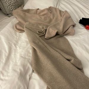 The group Babaton set sweater and matching pants